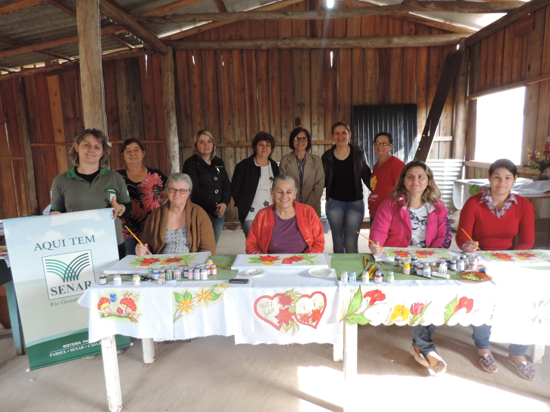 CRAS realiza curso de artesanato